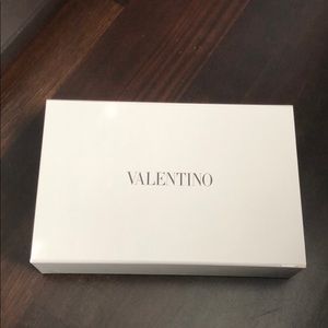 VALENTINO LARGE GIFT BOX.